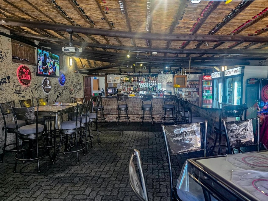 6 Bedroom Property for Sale in Oranjeville Free State